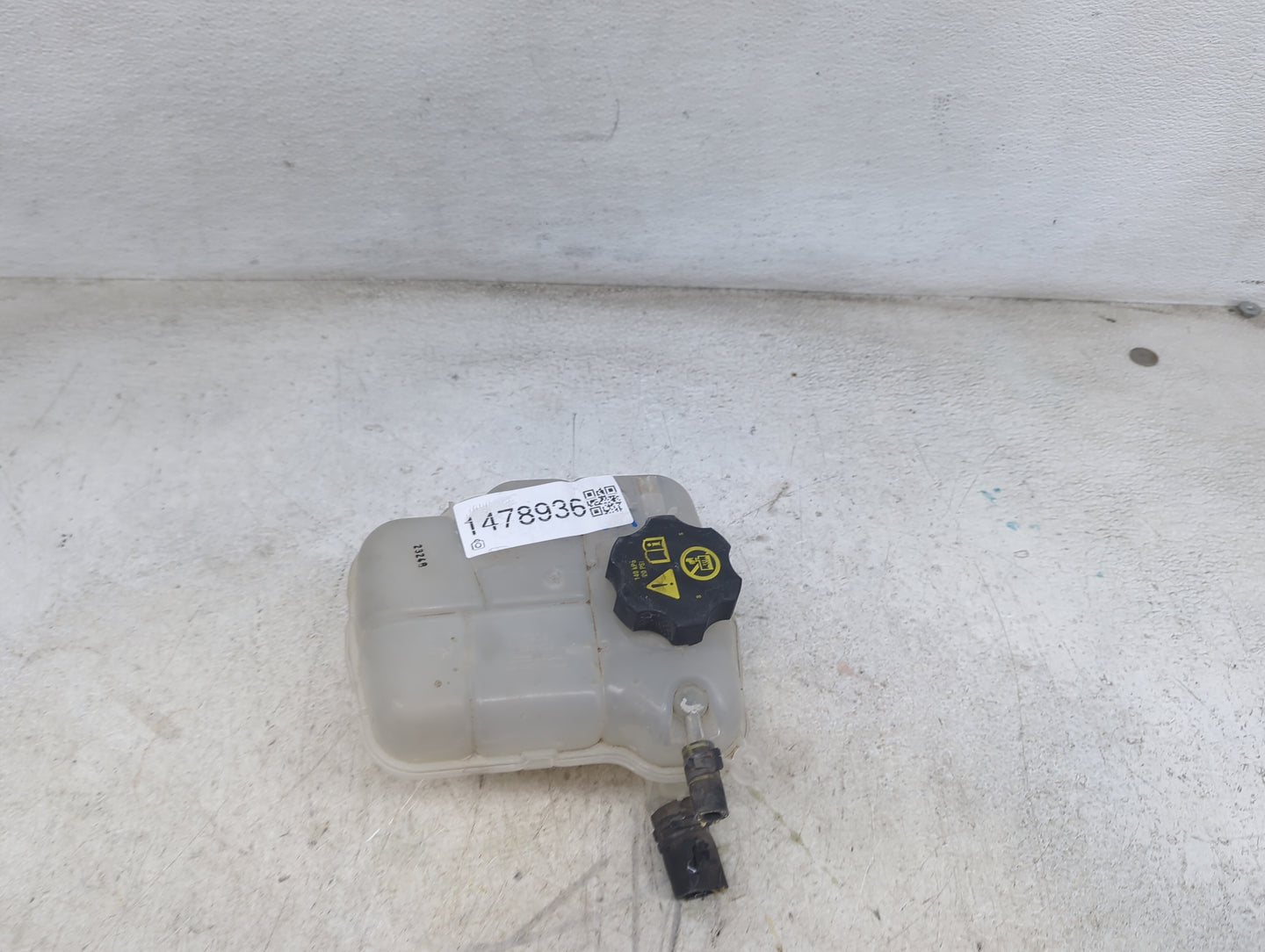 2011 Chevrolet Cruze Radiator Coolant Overflow Expansion Tank Bottle 1478936 - Oemusedautoparts1.com