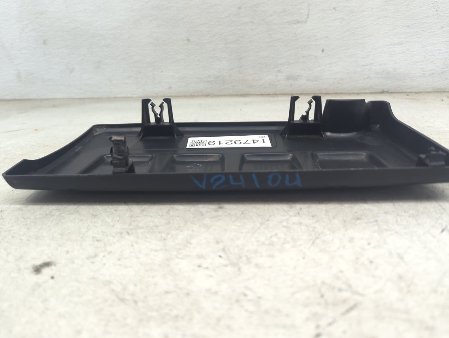 2013 Chevrolet Cruze Engine Cover Black 1479219 - Oemusedautoparts1.com