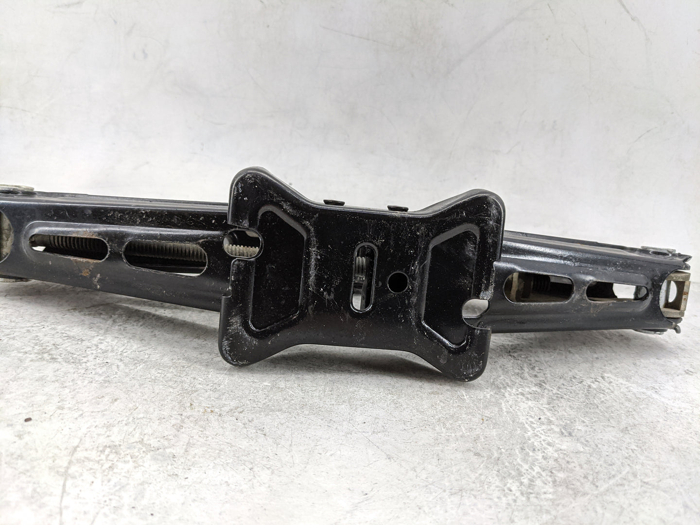 2013 Chevrolet Cruze Spare Scissor Car Jack 1480189 - Oemusedautoparts1.com