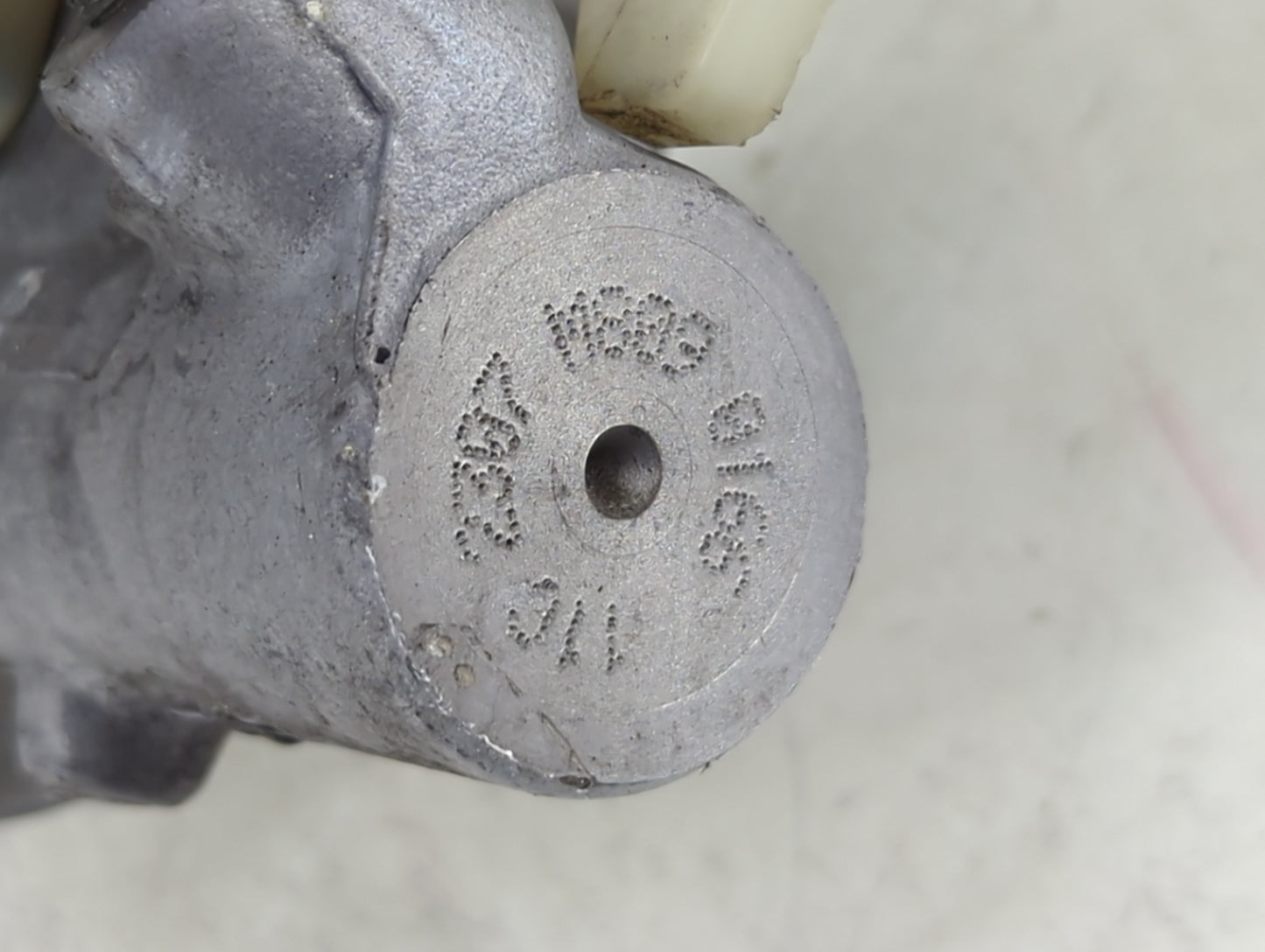 2011-2016 Chevrolet Cruze Brake Master Cylinder 1490064 - Oemusedautoparts1.com