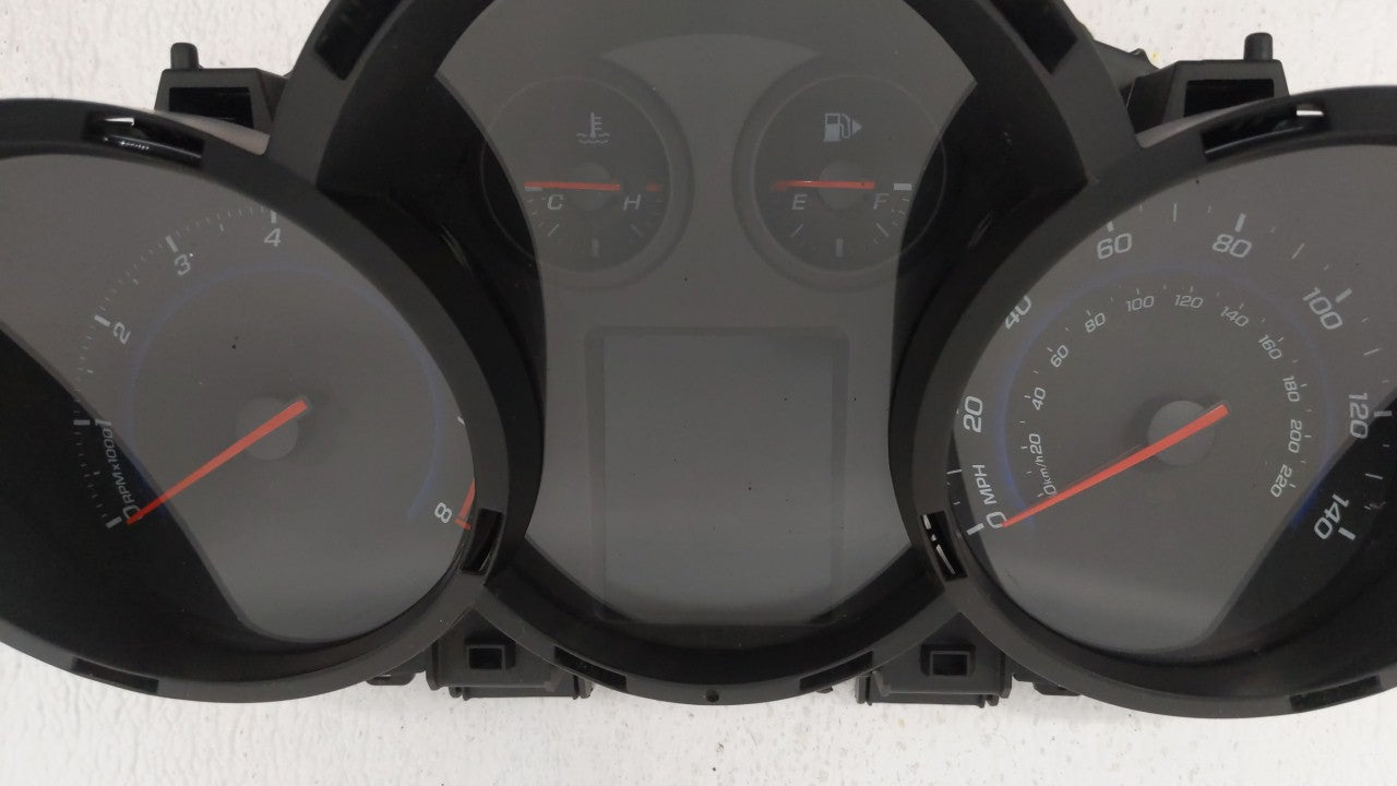 2013-2014 Chevrolet Cruze Instrument Cluster Speedometer Gauges P/N:95129378 Fits Fits 2013 2014 OEM Used Auto Parts - Oemus