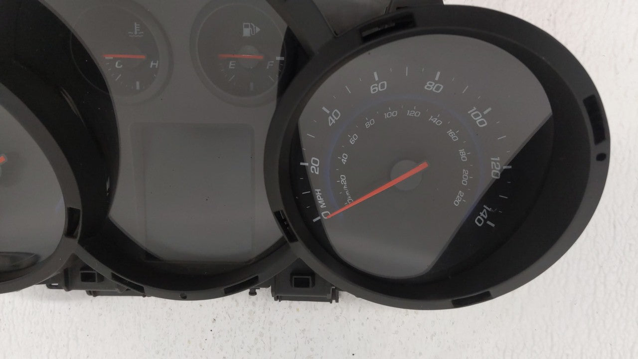 2013-2014 Chevrolet Cruze Instrument Cluster Speedometer Gauges P/N:95129378 Fits Fits 2013 2014 OEM Used Auto Parts - Oemus