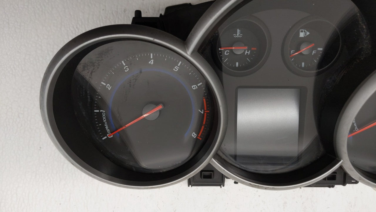 2013-2014 Chevrolet Cruze Instrument Cluster Speedometer Gauges P/N:95129378 Fits Fits 2013 2014 OEM Used Auto Parts - Oemus