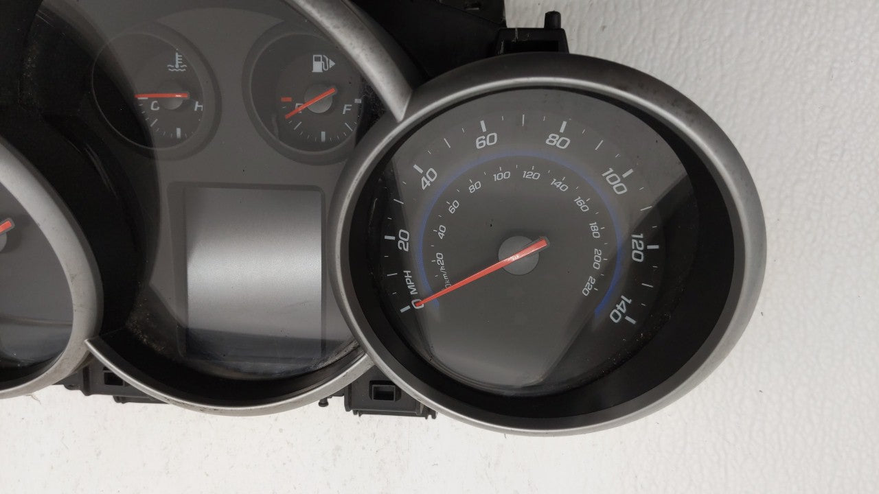2013-2014 Chevrolet Cruze Instrument Cluster Speedometer Gauges P/N:95129378 Fits Fits 2013 2014 OEM Used Auto Parts - Oemus