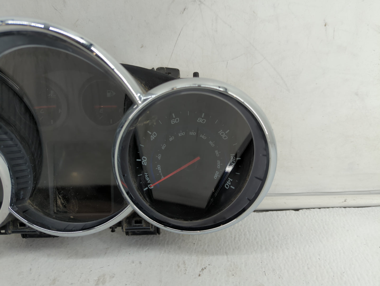 2013-2014 Chevrolet Cruze Instrument Cluster Speedometer Gauges P/N:95129376 Fits Fits 2013 2014 OEM Used Auto Parts - Oemus