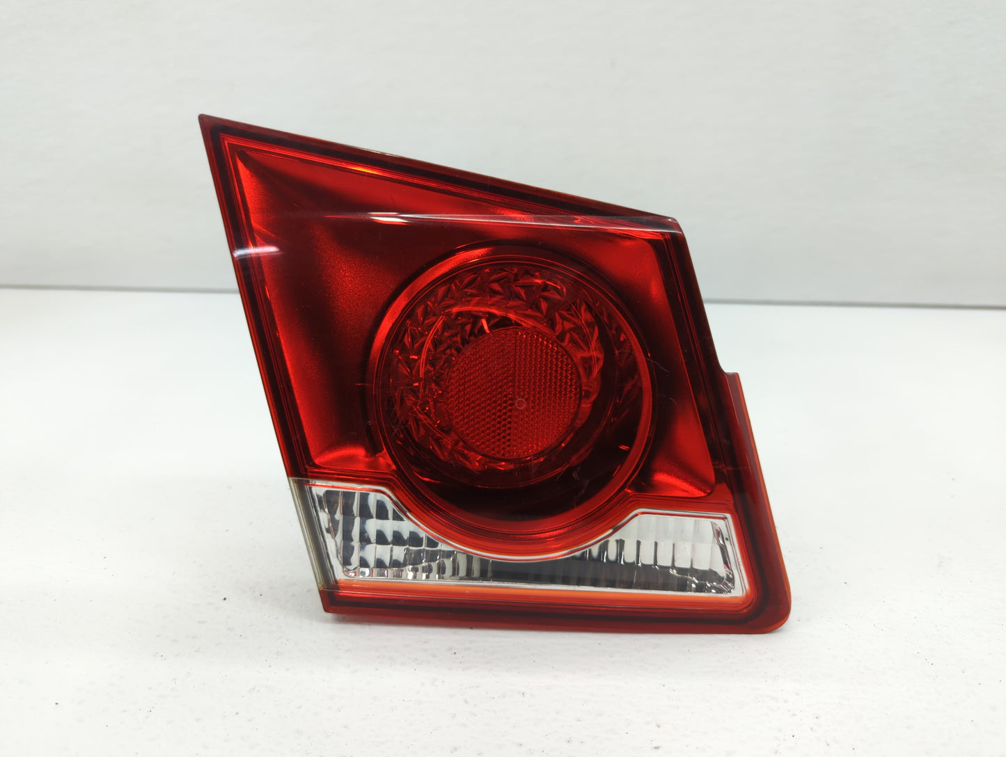 2011-2016 Chevrolet Cruze Tail Light Assembly Driver Left OEM P/N:3057KLCP Fits Fits 2011 2012 2013 2014 2015 2016 OEM Used 