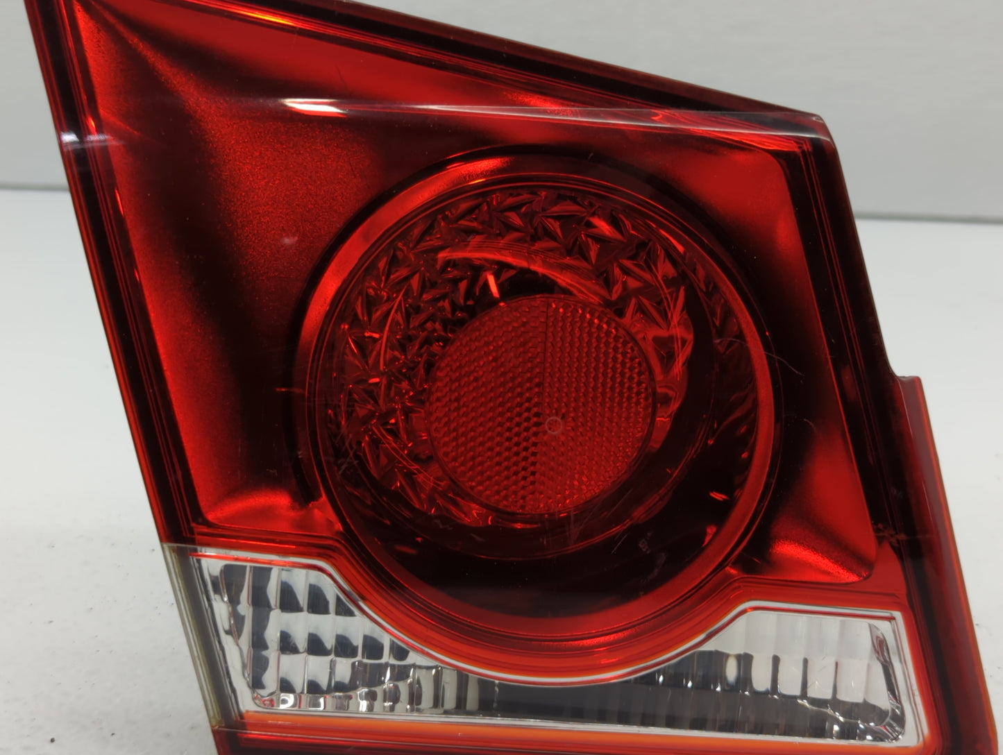 2011-2016 Chevrolet Cruze Tail Light Assembly Driver Left OEM P/N:3057KLCP Fits Fits 2011 2012 2013 2014 2015 2016 OEM Used 