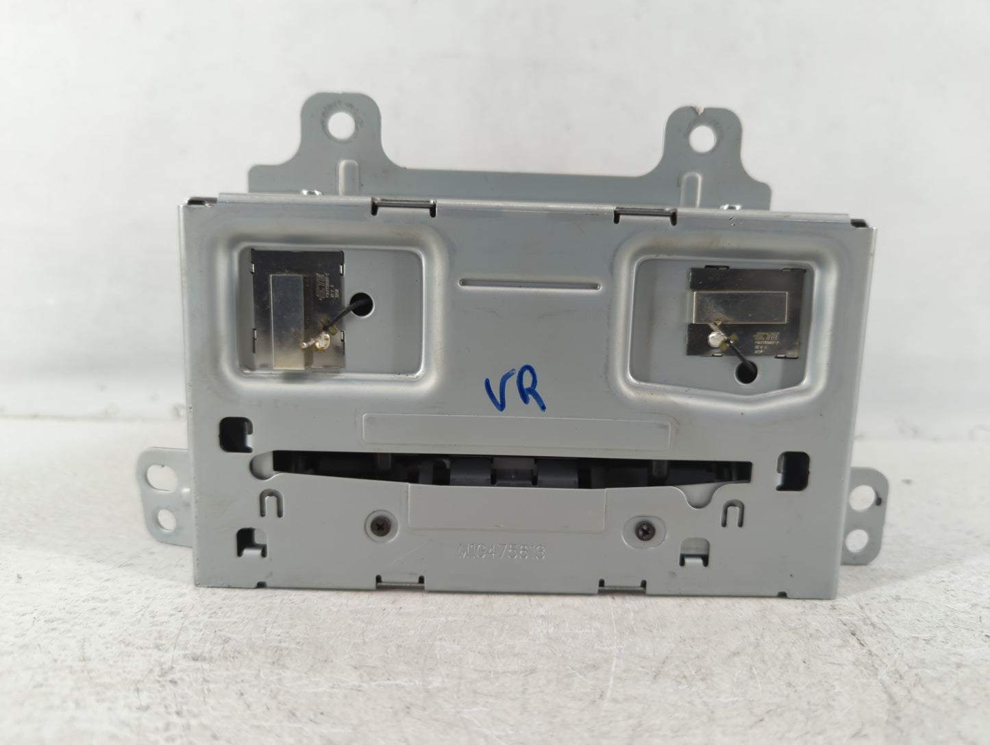 2013 Chevrolet Cruze Radio AM FM Cd Player Receiver Replacement P/N:22979837 Fits OEM Used Auto Parts - Oemusedautoparts1.co