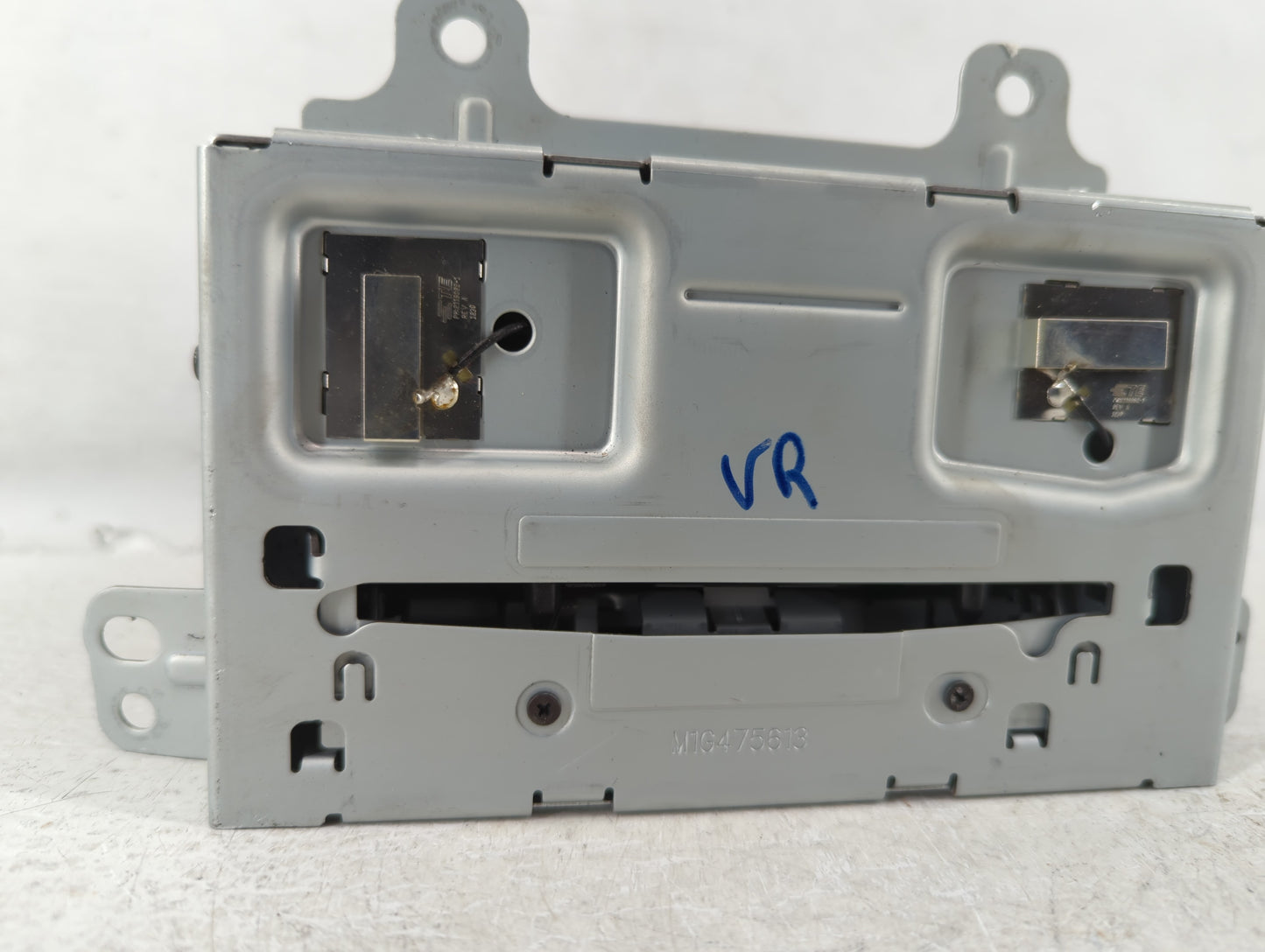 2013 Chevrolet Cruze Radio AM FM Cd Player Receiver Replacement P/N:22979837 Fits OEM Used Auto Parts - Oemusedautoparts1.co