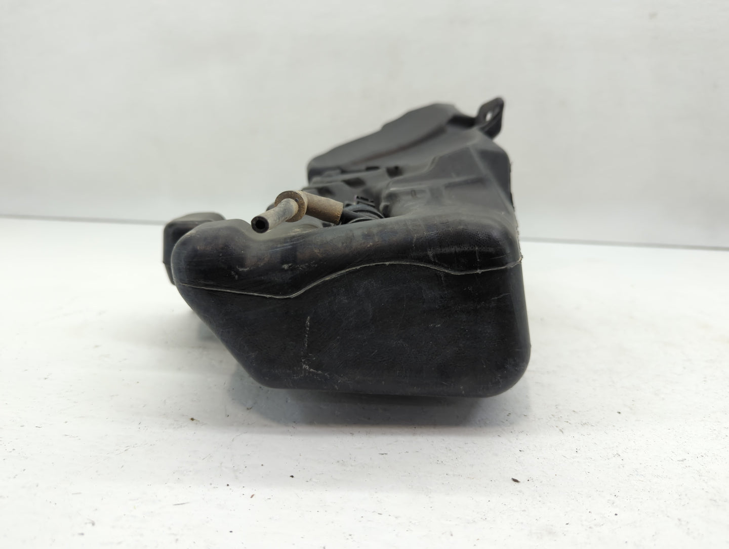 2011-2016 Chevrolet Cruze Windshield Washer Fluid Reservoir Bottle Oem - Oemusedautoparts1.com