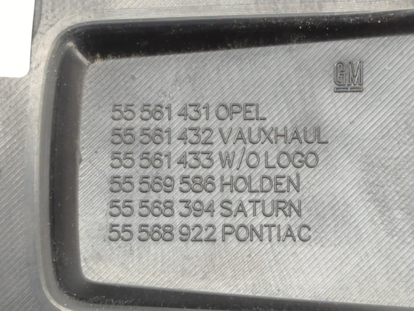 2013 Chevrolet Cruze Engine Cover - Oemusedautoparts1.com