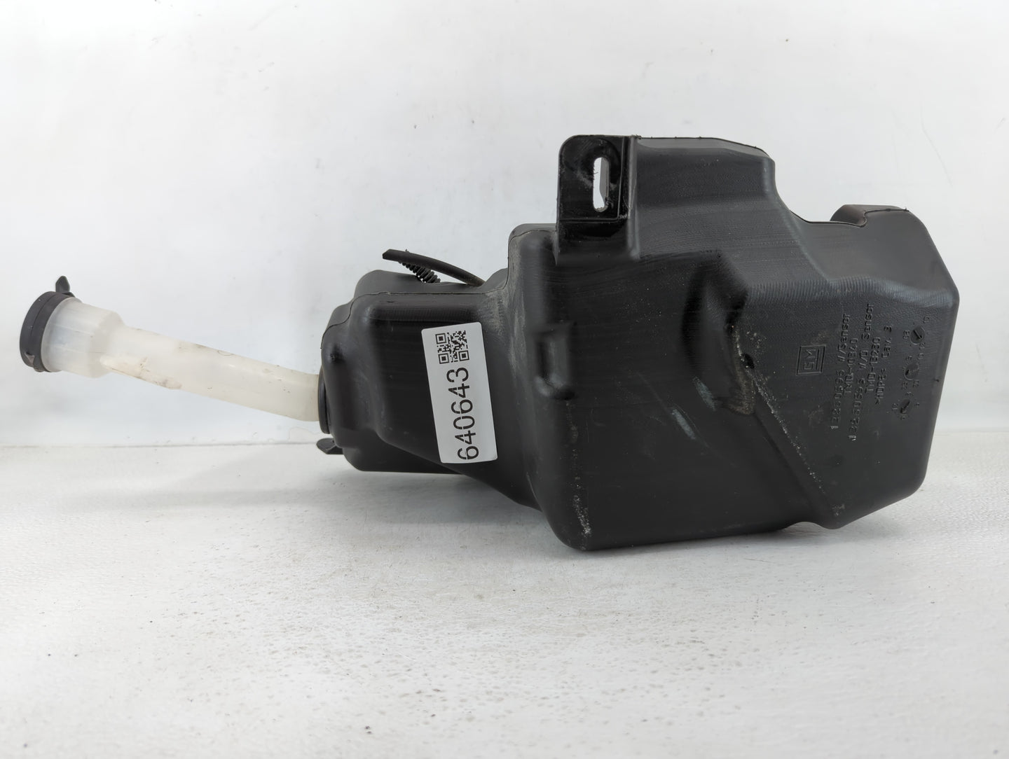 2011-2016 Chevrolet Cruze Windshield Washer Fluid Reservoir Bottle Oem - Oemusedautoparts1.com