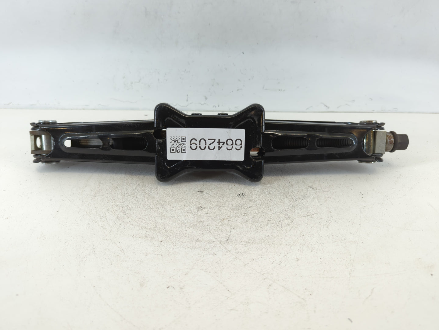 2013 Chevrolet Cruze Spare Scissor Car Jack 664209 - Oemusedautoparts1.com