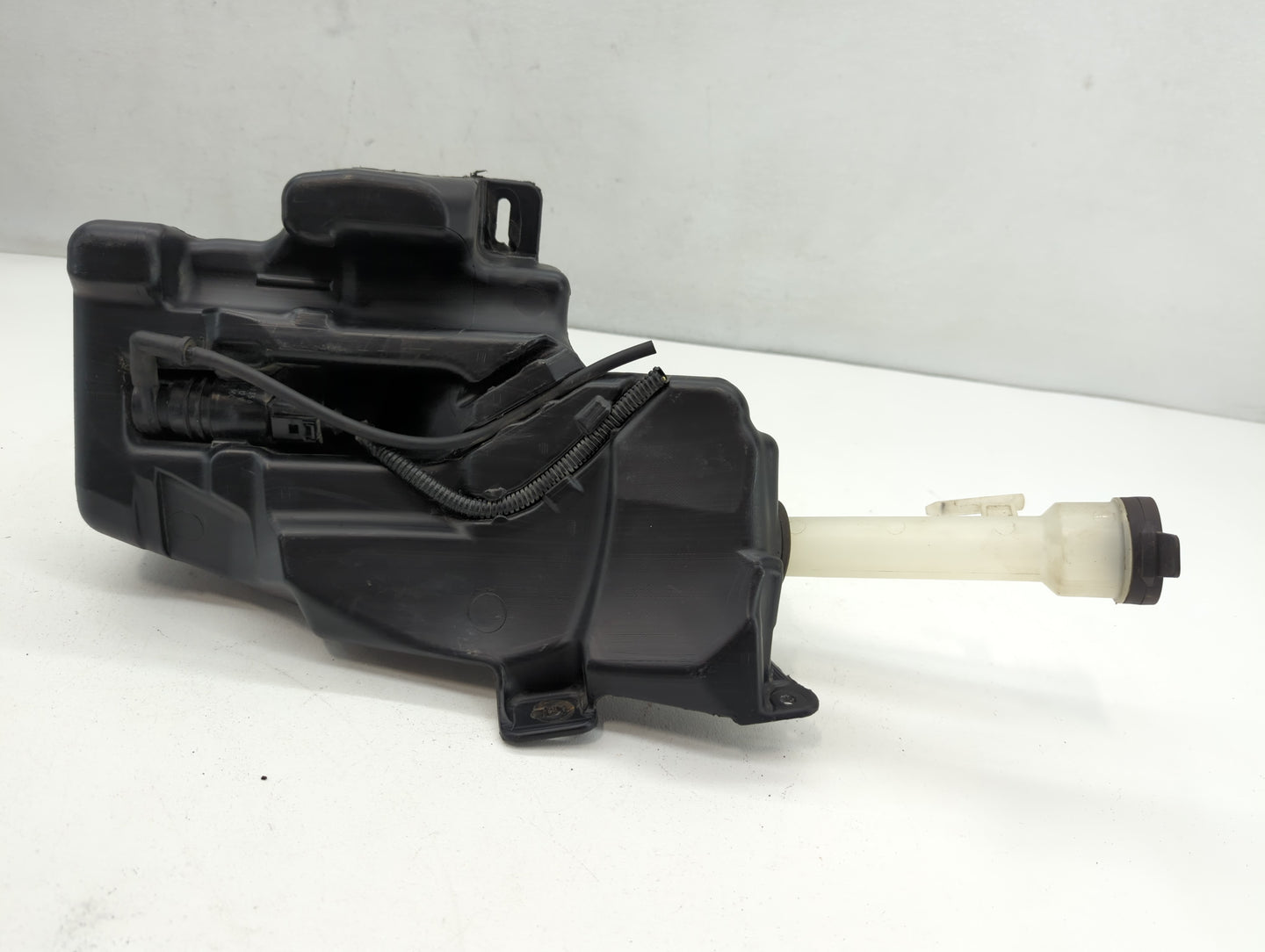 2011-2016 Chevrolet Cruze Windshield Washer Fluid Reservoir Bottle Oem - Oemusedautoparts1.com
