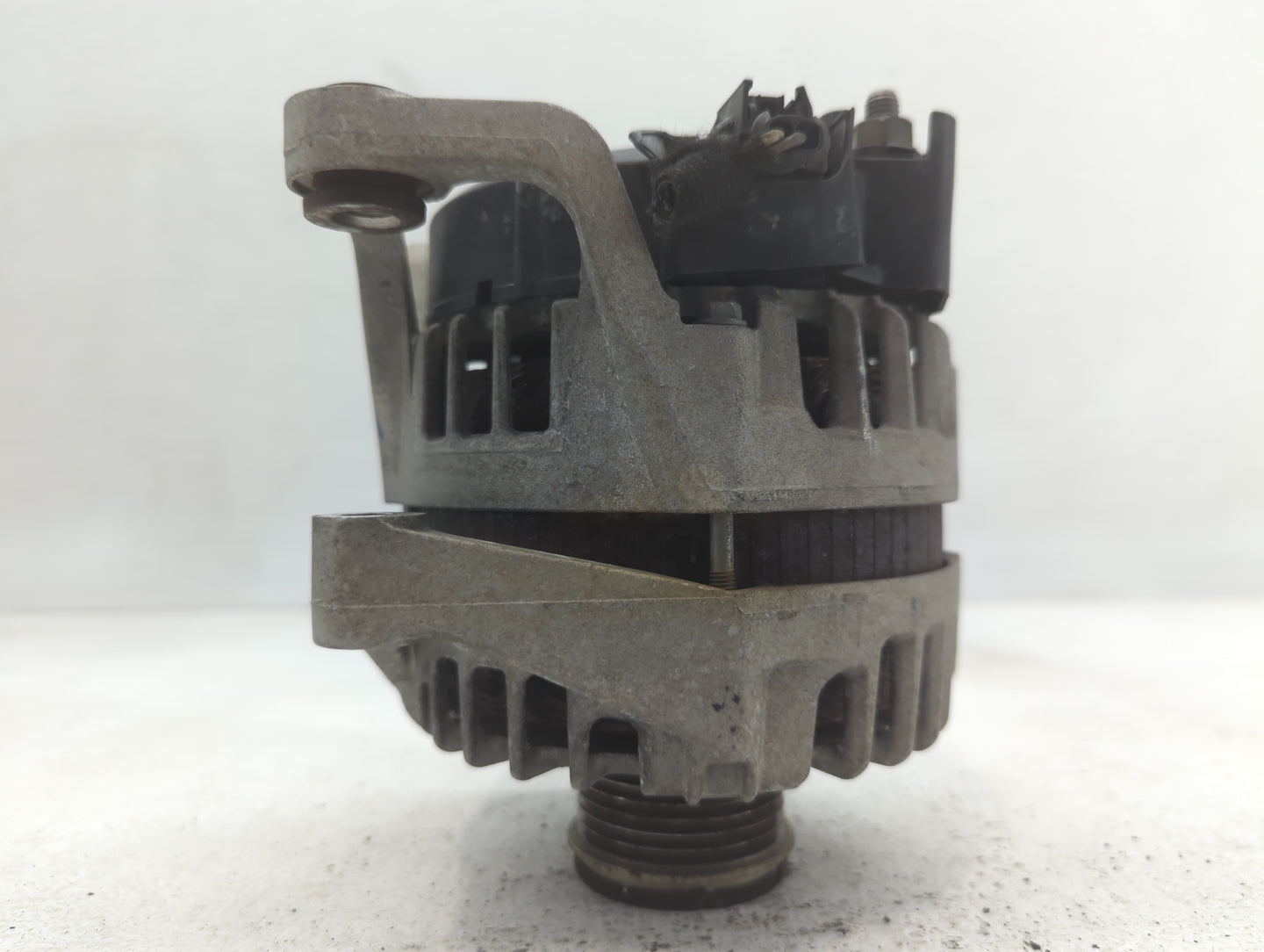 2011-2016 Chevrolet Cruze Alternator Replacement Generator Charging Assembly Engine OEM P/N:95939943 Fits OEM Used Auto Part