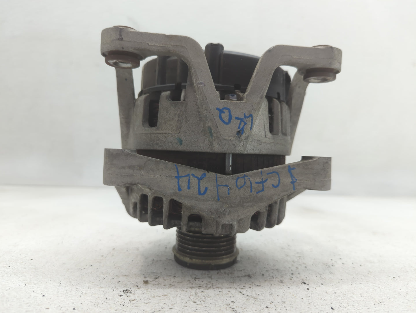 2011-2016 Chevrolet Cruze Alternator Replacement Generator Charging Assembly Engine OEM P/N:95939943 Fits OEM Used Auto Part