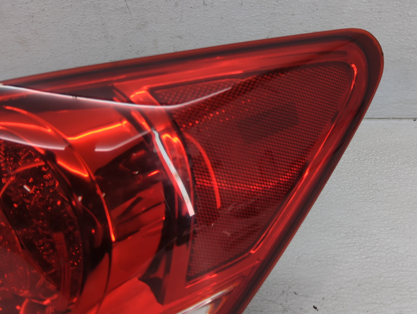 2011-2016 Chevrolet Cruze Tail Light Assembly Passenger Right OEM Fits Fits 2011 2012 2013 2014 2015 2016 OEM Used Auto Part