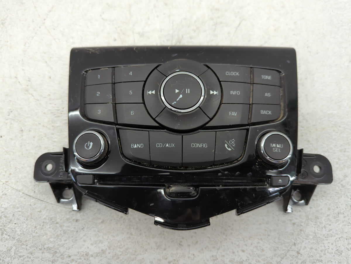 2013-2013 Chevrolet Cruze Am Fm Cd Player Radio Receiver 748327 - Oemusedautoparts1.com