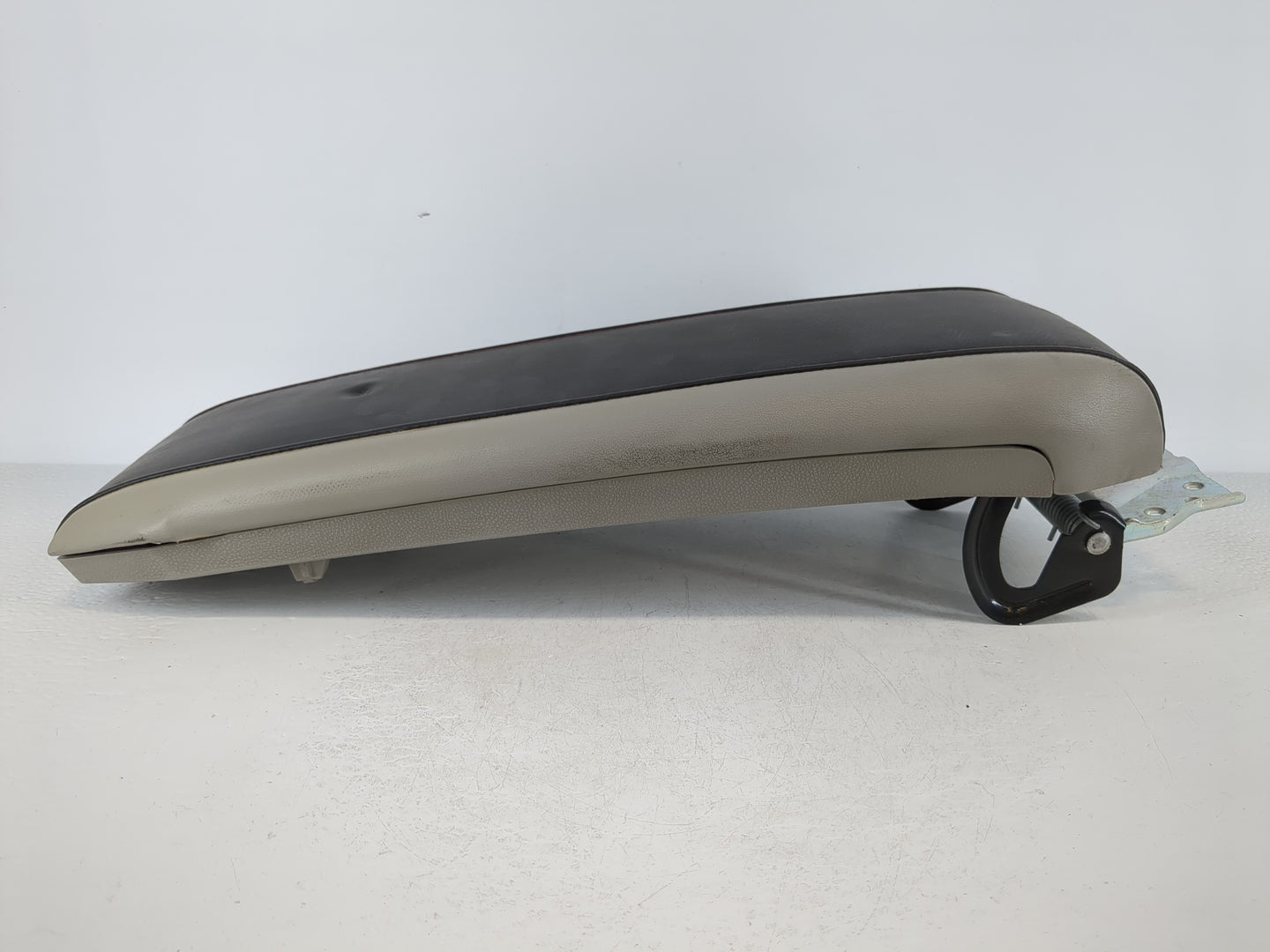 2012-2013 Chevrolet Equinox Center Console Armrest Cover Lid Fits Fits 2012 2013 OEM Used Auto Parts - Oemusedautoparts1.com