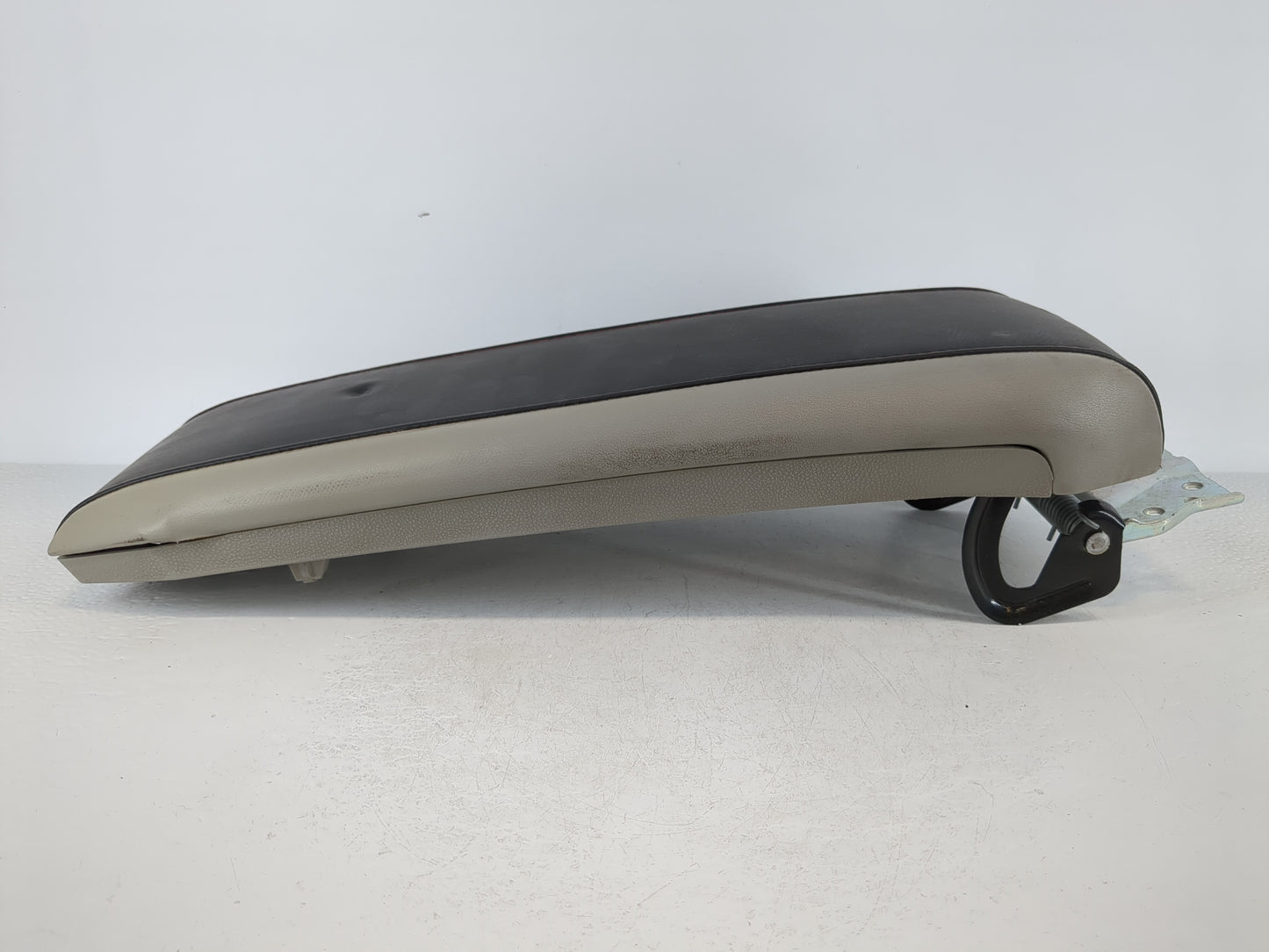 2012-2013 Chevrolet Equinox Center Console Armrest Cover Lid Fits Fits 2012 2013 OEM Used Auto Parts - Oemusedautoparts1.com