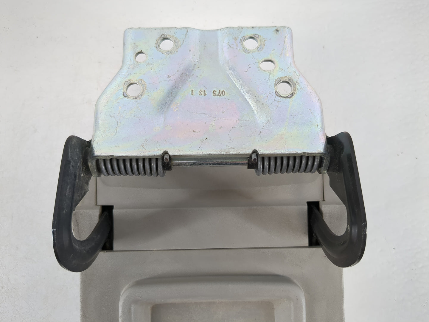 2012-2013 Chevrolet Equinox Center Console Armrest Cover Lid Fits Fits 2012 2013 OEM Used Auto Parts - Oemusedautoparts1.com