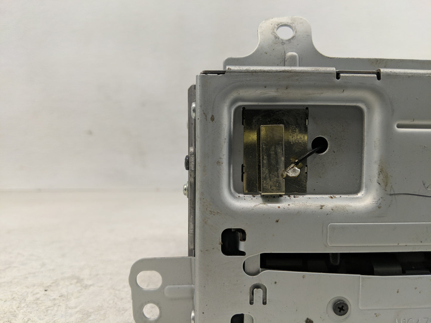 2013 Chevrolet Equinox Radio AM FM Cd Player Receiver Replacement P/N:23135481 Fits OEM Used Auto Parts - Oemusedautoparts1.