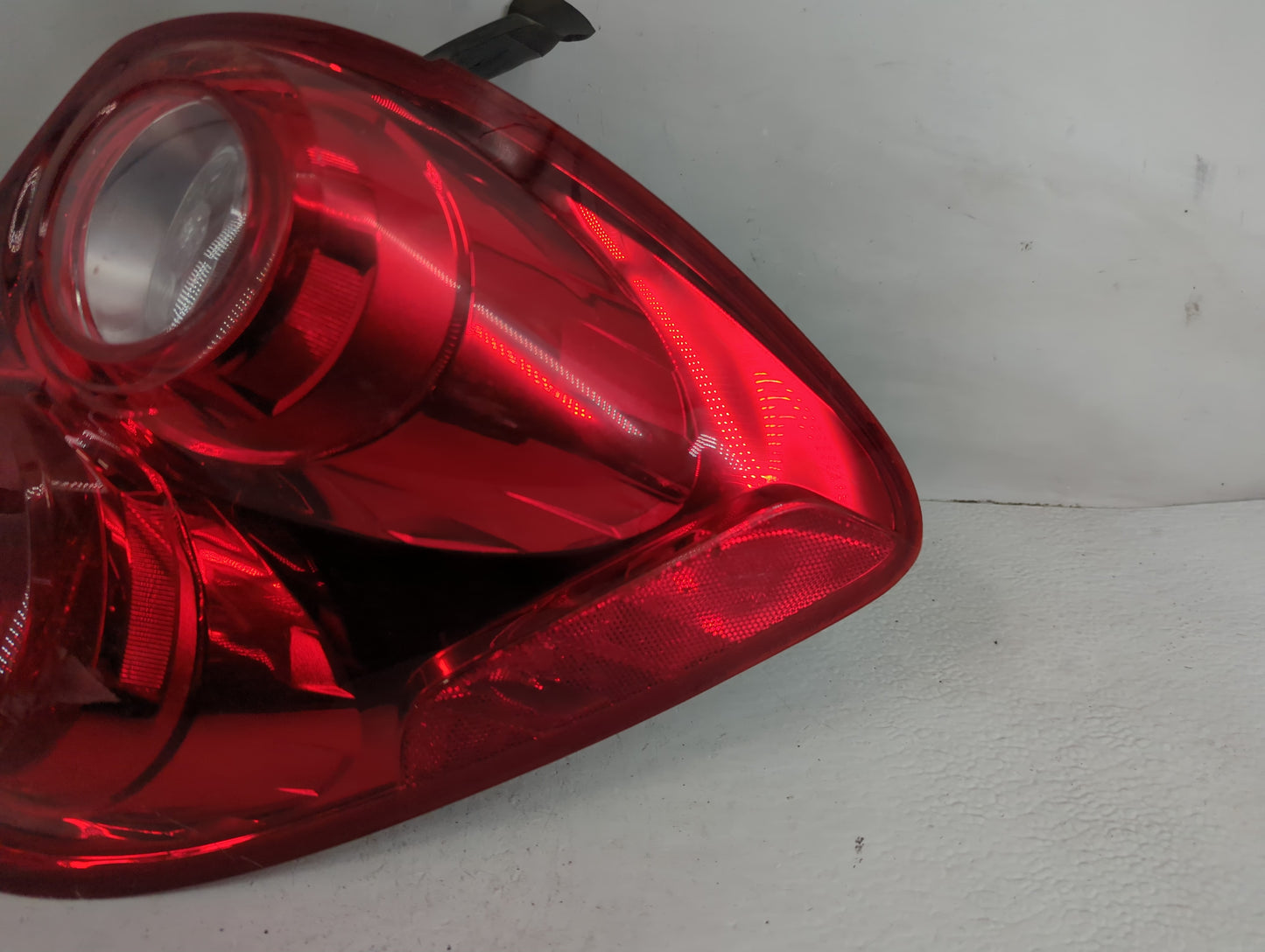 2010-2015 Chevrolet Equinox Tail Light Assembly Passenger Right OEM Fits Fits 2010 2011 2012 2013 2014 2015 OEM Used Auto Pa