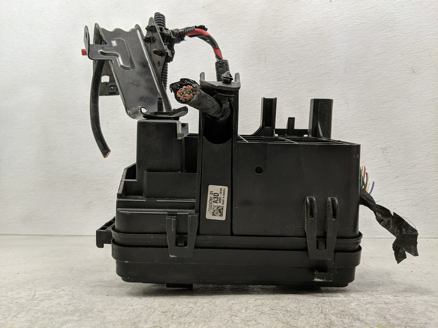 2013-2016 Chevrolet Equinox Fusebox Fuse Box Panel Relay Module P/N:22929761 Fits Fits 2013 2014 2015 2016 OEM Used Auto Par