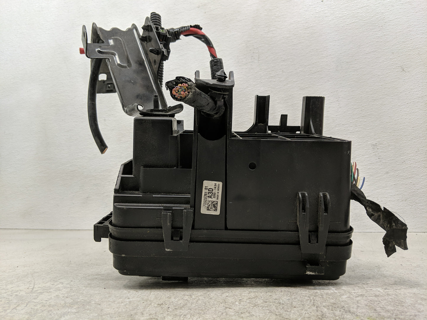 2013-2016 Chevrolet Equinox Fusebox Fuse Box Panel Relay Module P/N:22929761 Fits Fits 2013 2014 2015 2016 OEM Used Auto Par