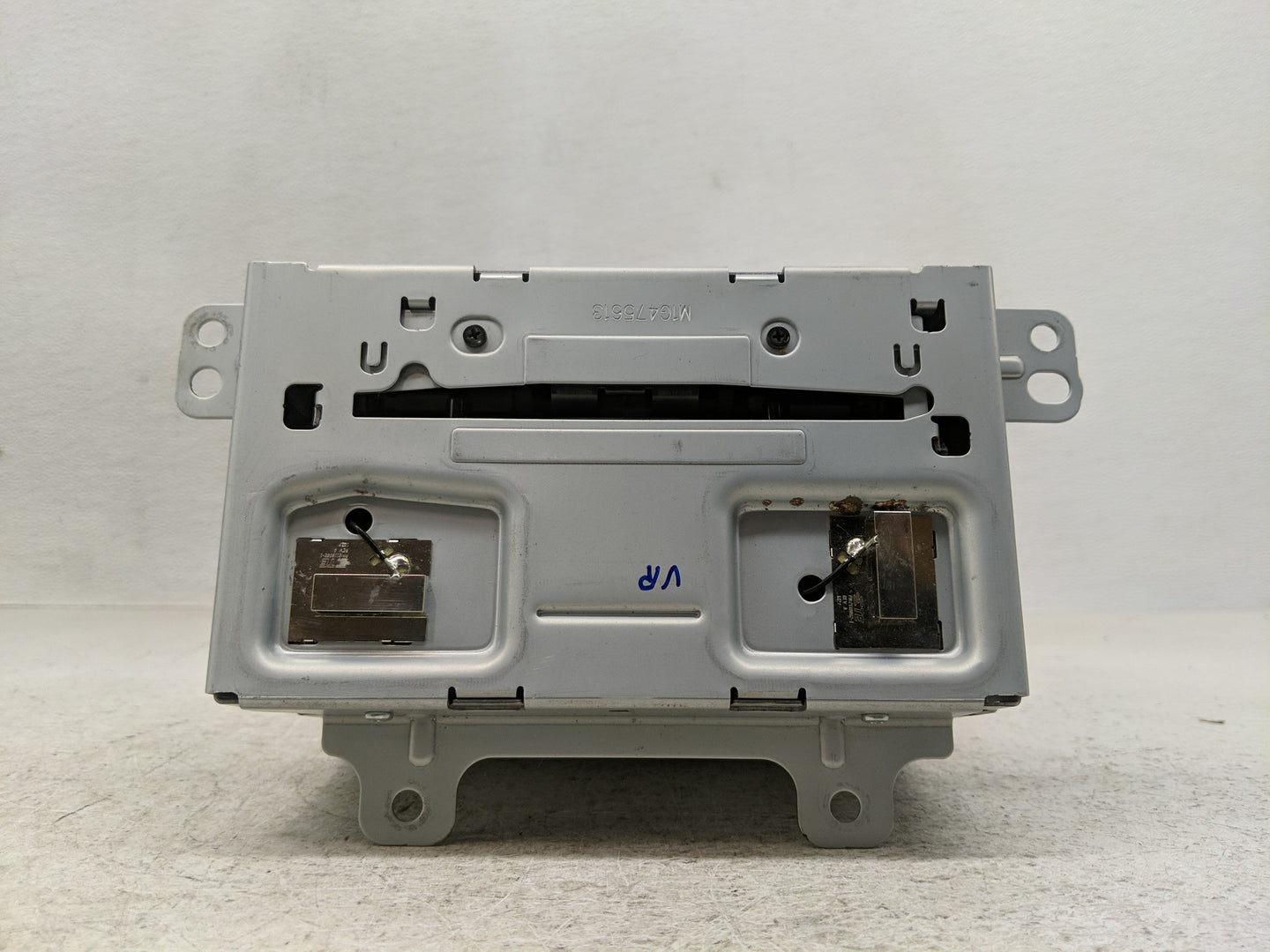 2013 Chevrolet Equinox Radio AM FM Cd Player Receiver Replacement P/N:22965237 Fits OEM Used Auto Parts - Oemusedautoparts1.