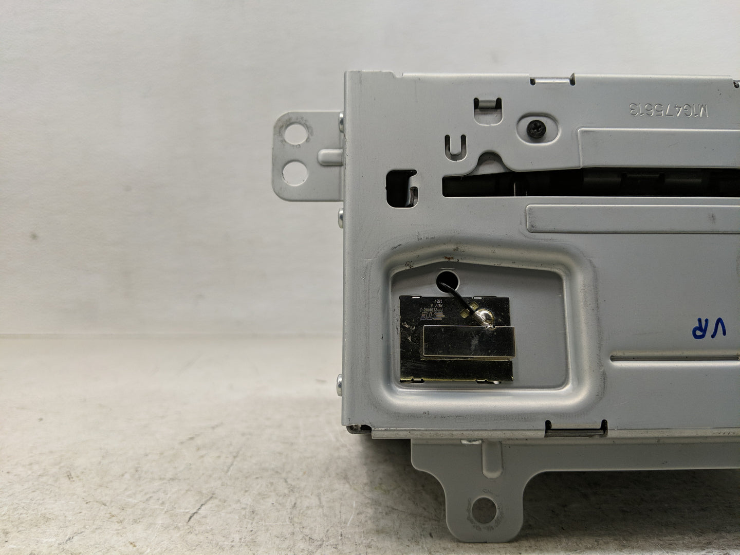 2013 Chevrolet Equinox Radio AM FM Cd Player Receiver Replacement P/N:22965237 Fits OEM Used Auto Parts - Oemusedautoparts1.