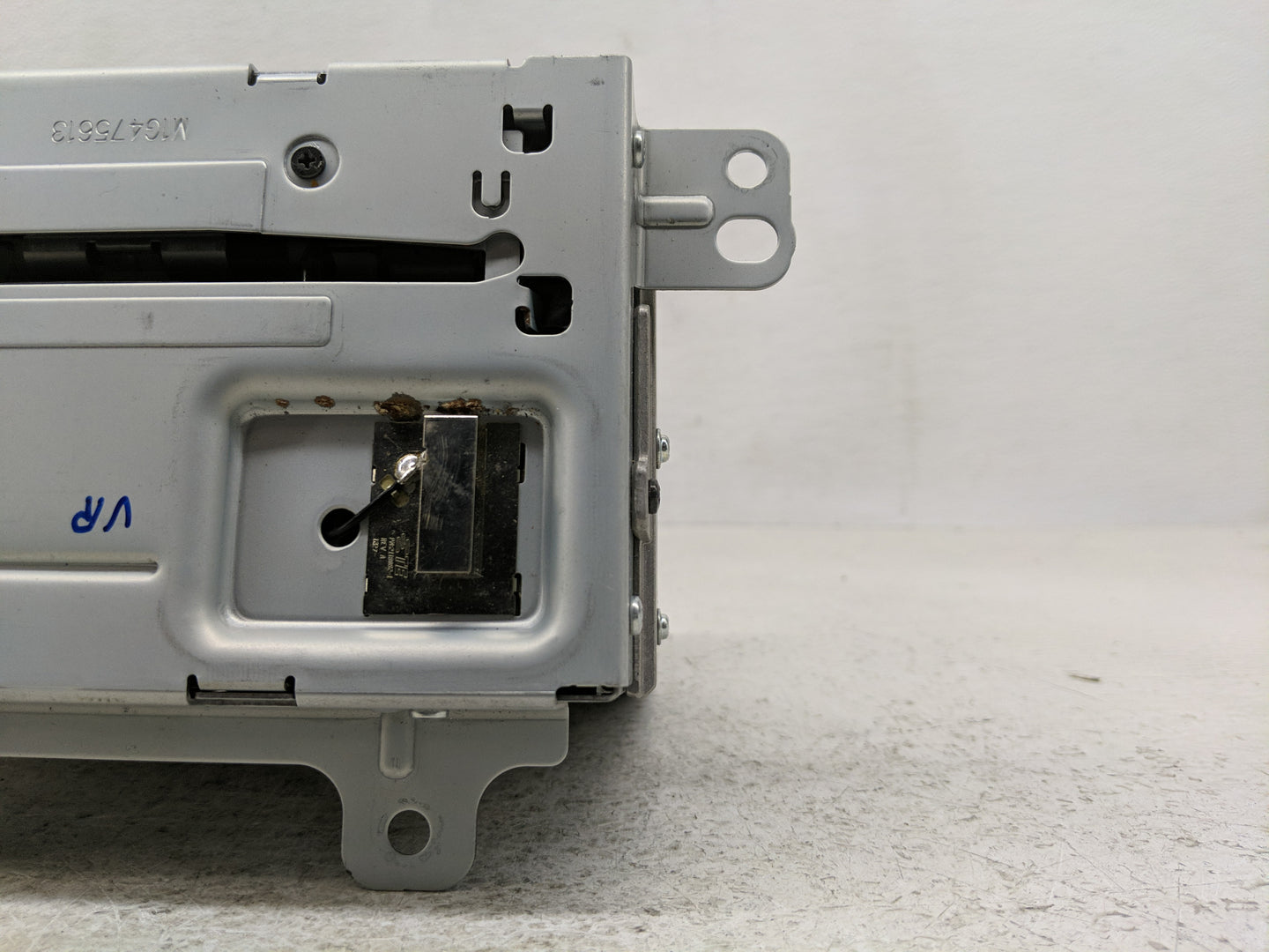 2013 Chevrolet Equinox Radio AM FM Cd Player Receiver Replacement P/N:22965237 Fits OEM Used Auto Parts - Oemusedautoparts1.