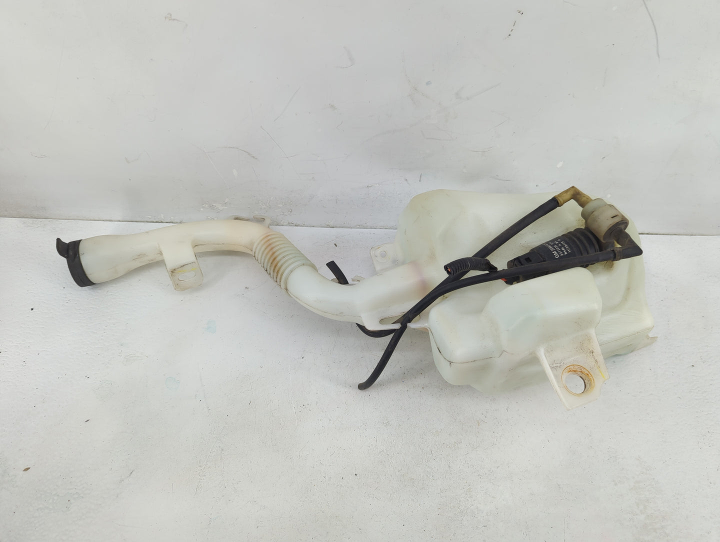 2010-2017 Chevrolet Equinox Windshield Washer Fluid Reservoir Bottle Oem - Oemusedautoparts1.com