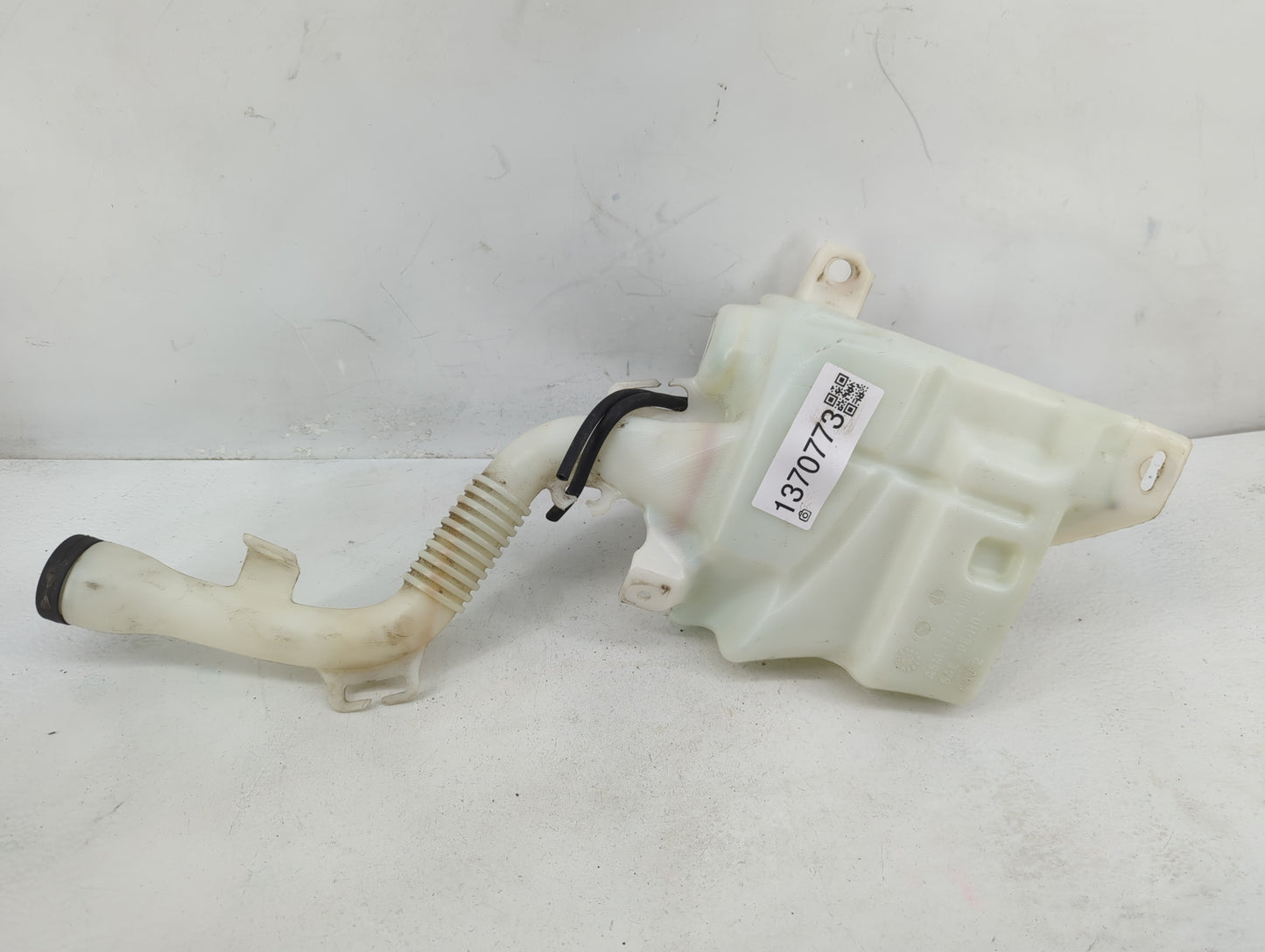 2010-2017 Chevrolet Equinox Windshield Washer Fluid Reservoir Bottle Oem - Oemusedautoparts1.com