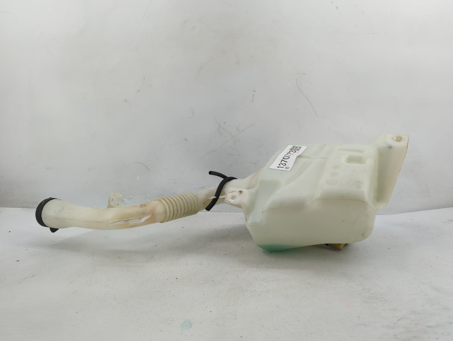 2010-2017 Chevrolet Equinox Windshield Washer Fluid Reservoir Bottle Oem - Oemusedautoparts1.com
