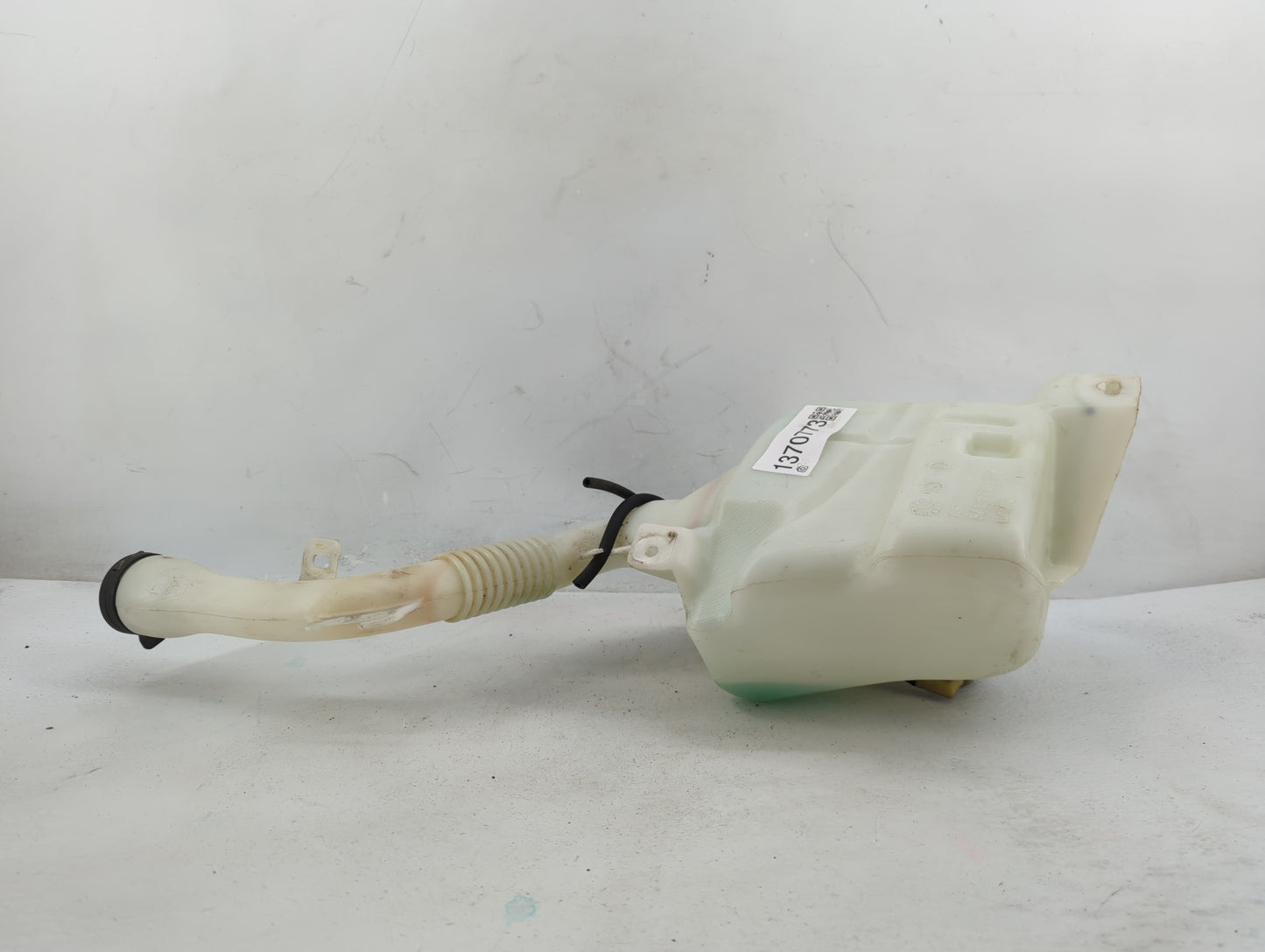 2010-2017 Chevrolet Equinox Windshield Washer Fluid Reservoir Bottle Oem - Oemusedautoparts1.com