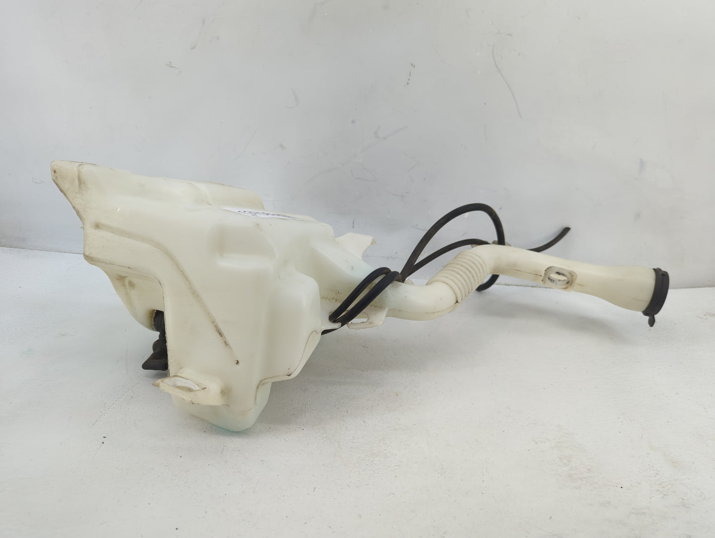 2010-2017 Chevrolet Equinox Windshield Washer Fluid Reservoir Bottle Oem - Oemusedautoparts1.com