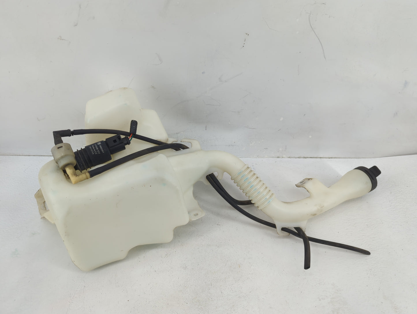 2010-2017 Chevrolet Equinox Windshield Washer Fluid Reservoir Bottle Oem - Oemusedautoparts1.com