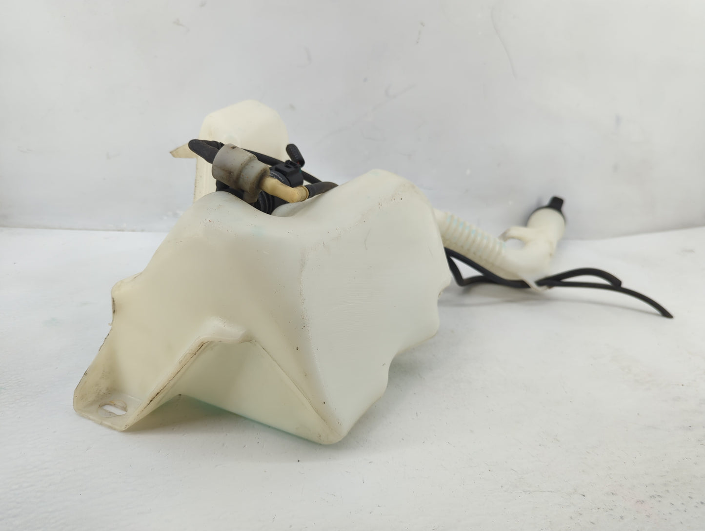 2010-2017 Chevrolet Equinox Windshield Washer Fluid Reservoir Bottle Oem - Oemusedautoparts1.com