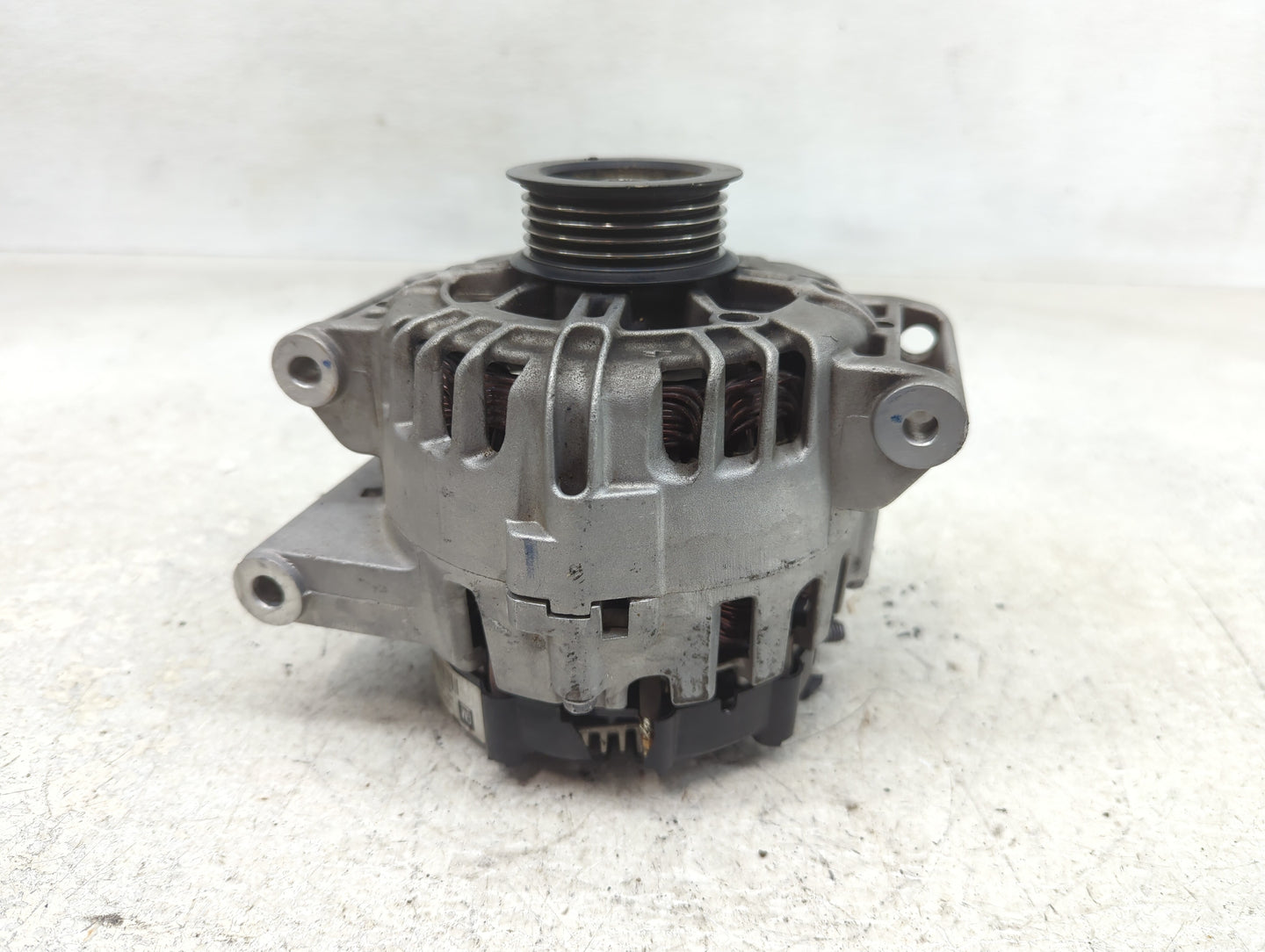 2010-2017 Chevrolet Equinox Alternator Replacement Generator Charging Assembly Engine OEM P/N:2620360 13588328 Fits OEM Used