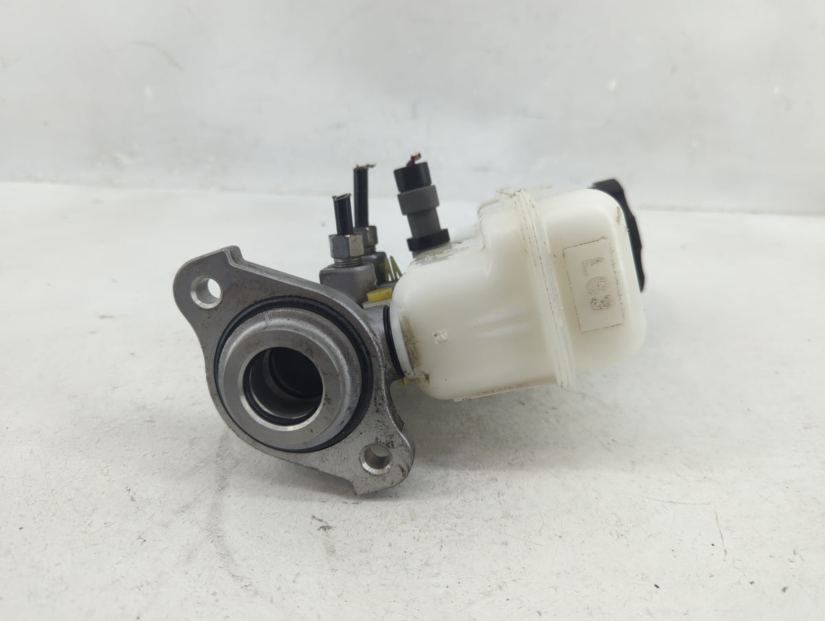 2011-2017 Chevrolet Equinox Brake Master Cylinder 1376509 - Oemusedautoparts1.com