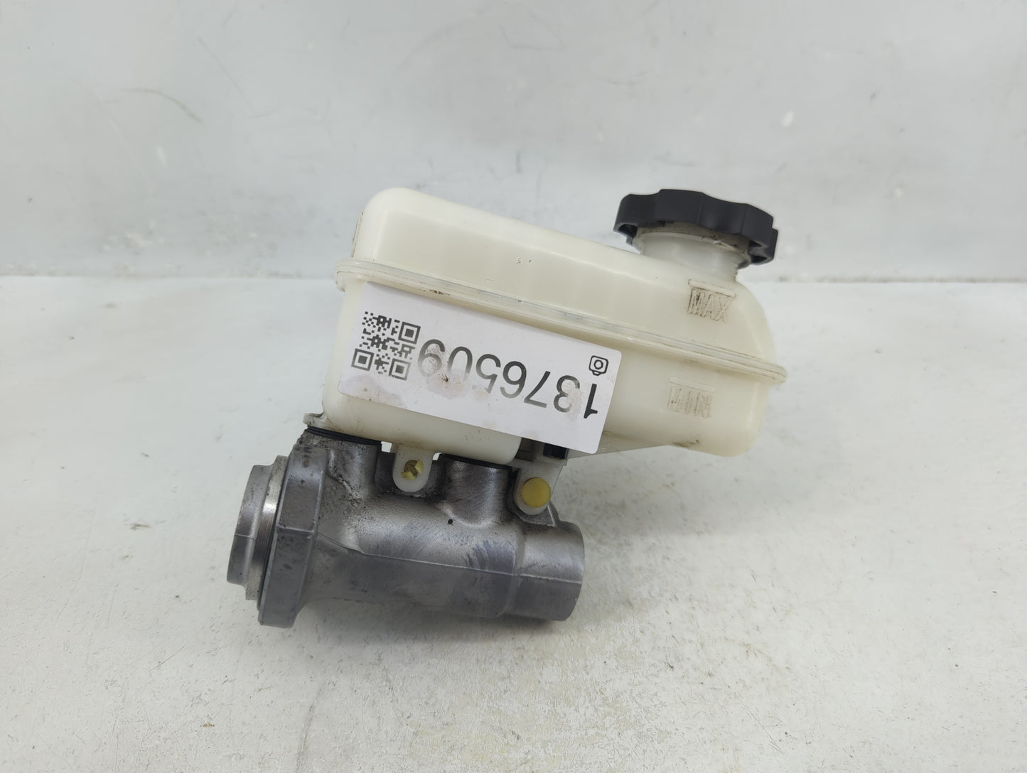 2011-2017 Chevrolet Equinox Brake Master Cylinder 1376509 - Oemusedautoparts1.com