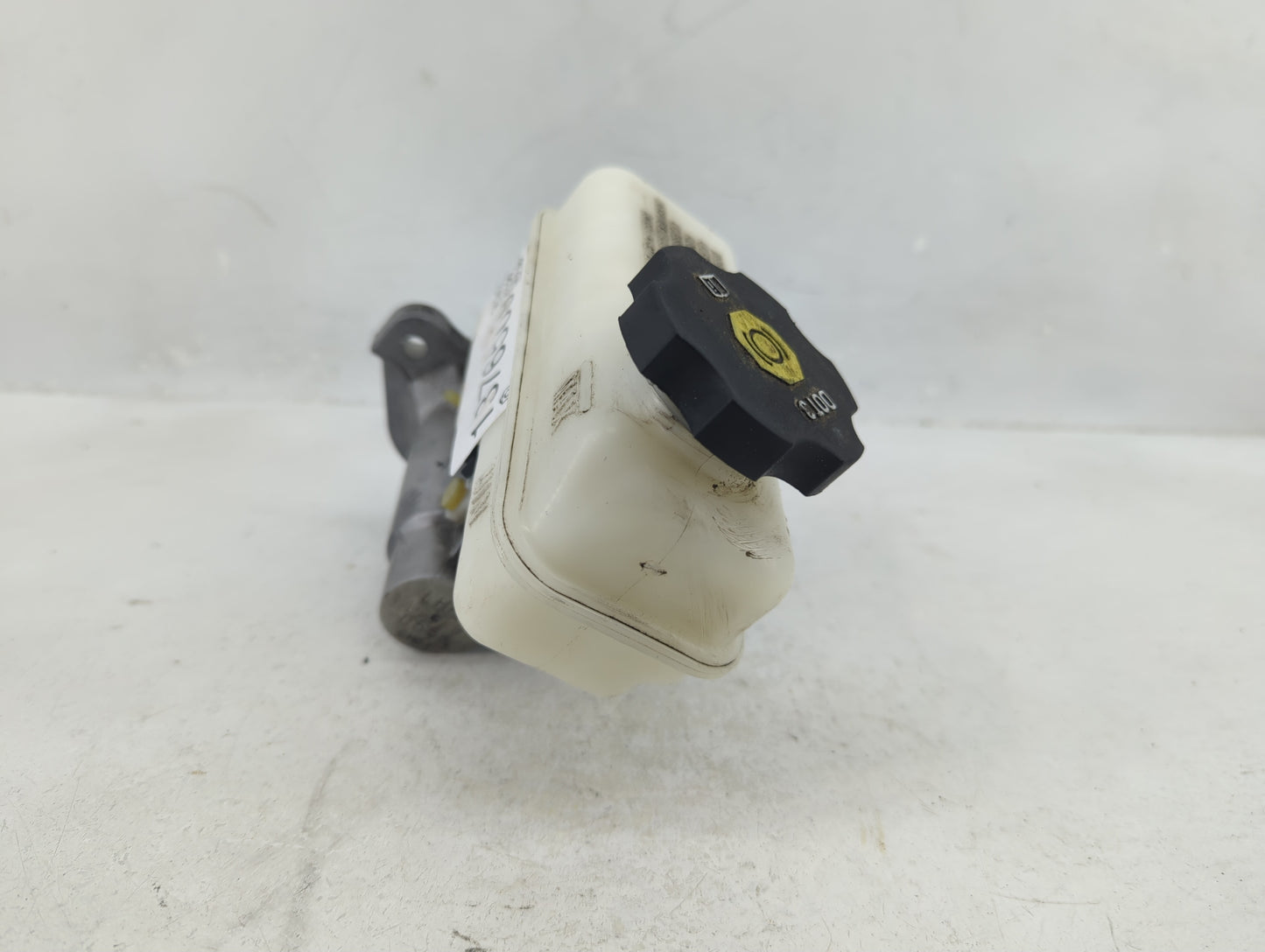 2011-2017 Chevrolet Equinox Brake Master Cylinder 1376509 - Oemusedautoparts1.com