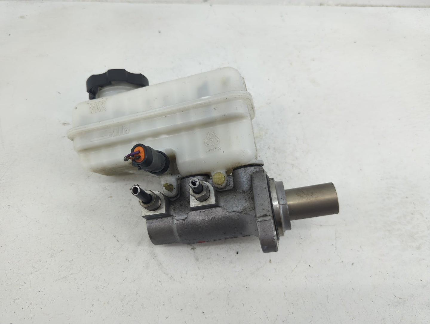2011-2017 Chevrolet Equinox Brake Master Cylinder - Oemusedautoparts1.com