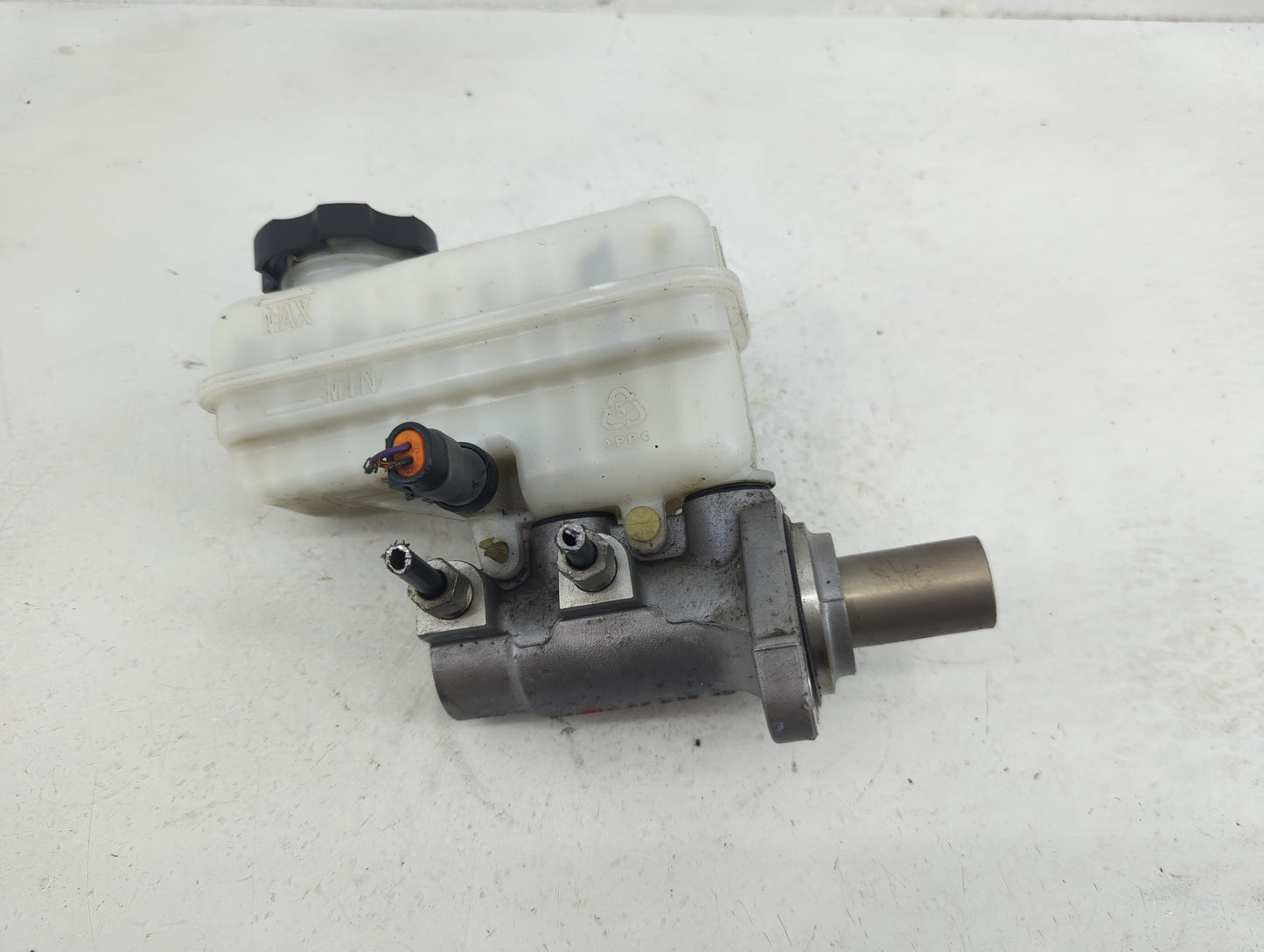 2011-2017 Chevrolet Equinox Brake Master Cylinder - Oemusedautoparts1.com