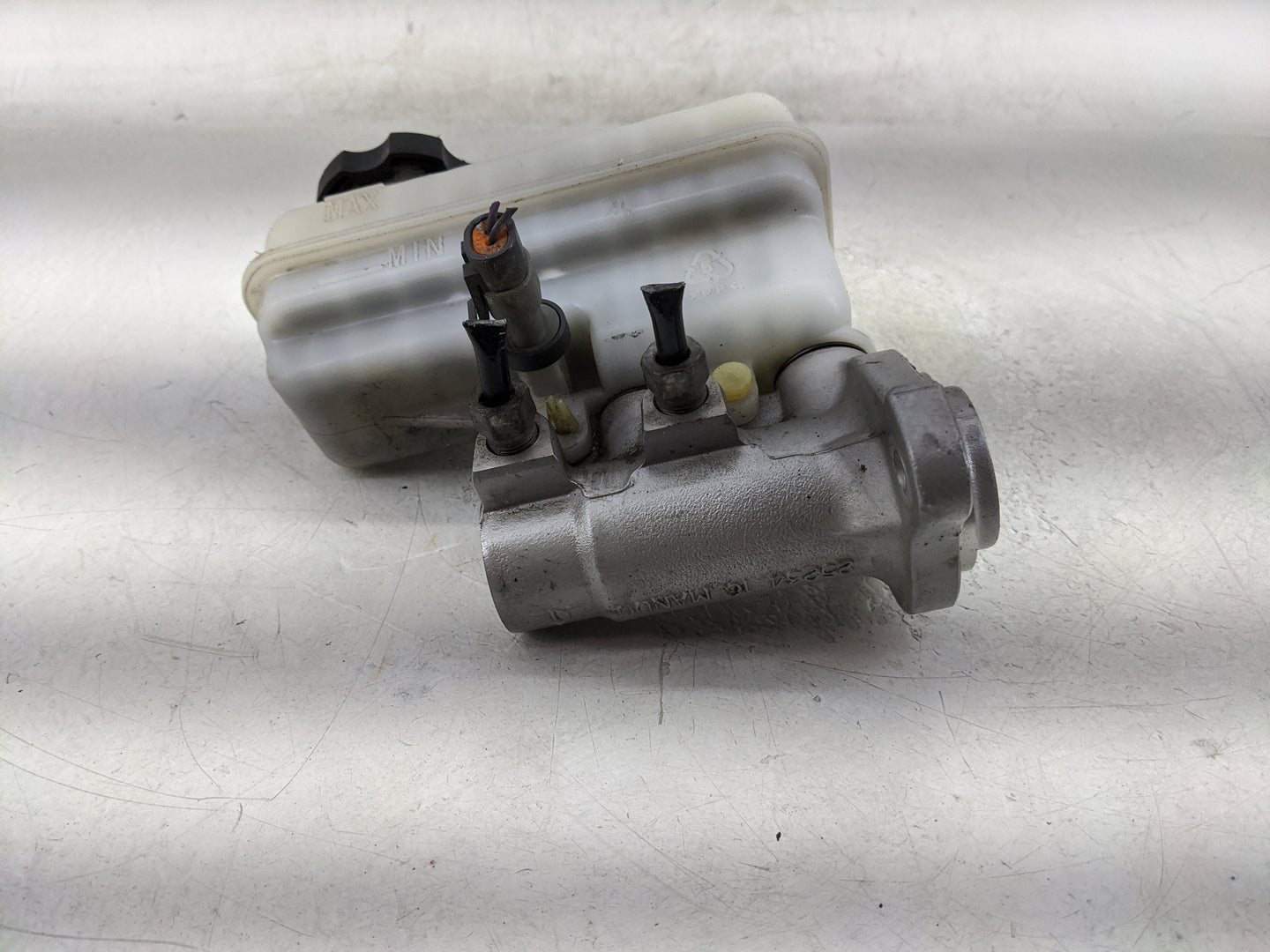 2011-2017 Chevrolet Equinox Brake Master Cylinder - Oemusedautoparts1.com