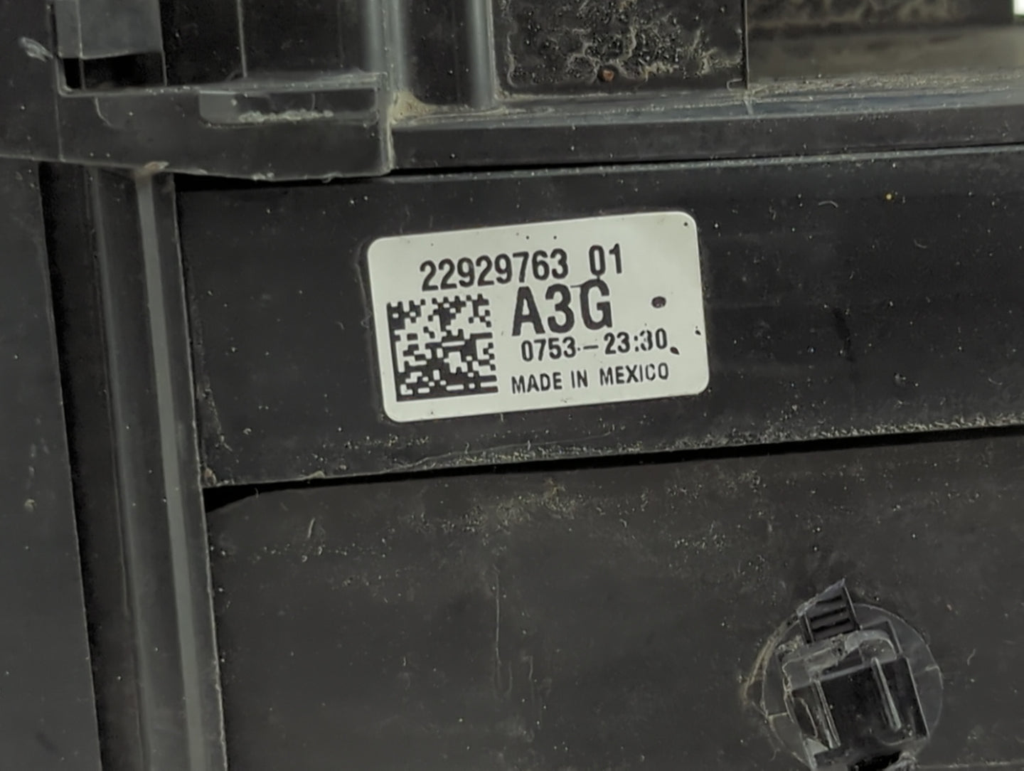 2013-2015 Chevrolet Equinox Fusebox Fuse Box Panel Relay Module P/N:22929763-01 Fits Fits 2013 2014 2015 OEM Used Auto Parts
