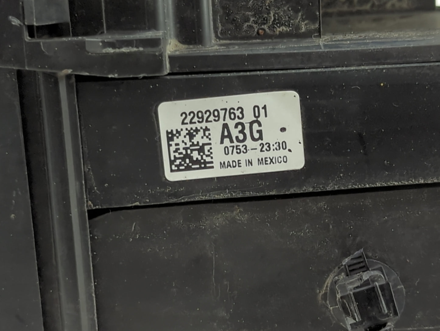 2013-2015 Chevrolet Equinox Fusebox Fuse Box Panel Relay Module P/N:22929763-01 Fits Fits 2013 2014 2015 OEM Used Auto Parts