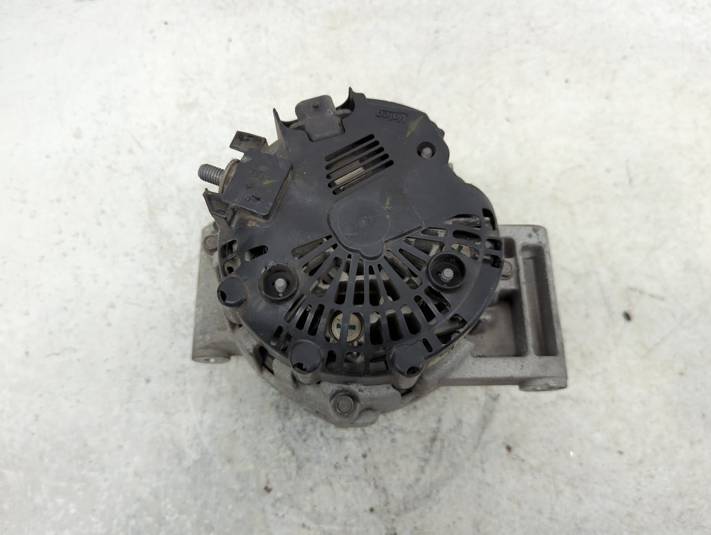 2010-2017 Chevrolet Equinox Alternator Replacement Generator Charging Assembly Engine OEM P/N:13588328 Fits OEM Used Auto Pa
