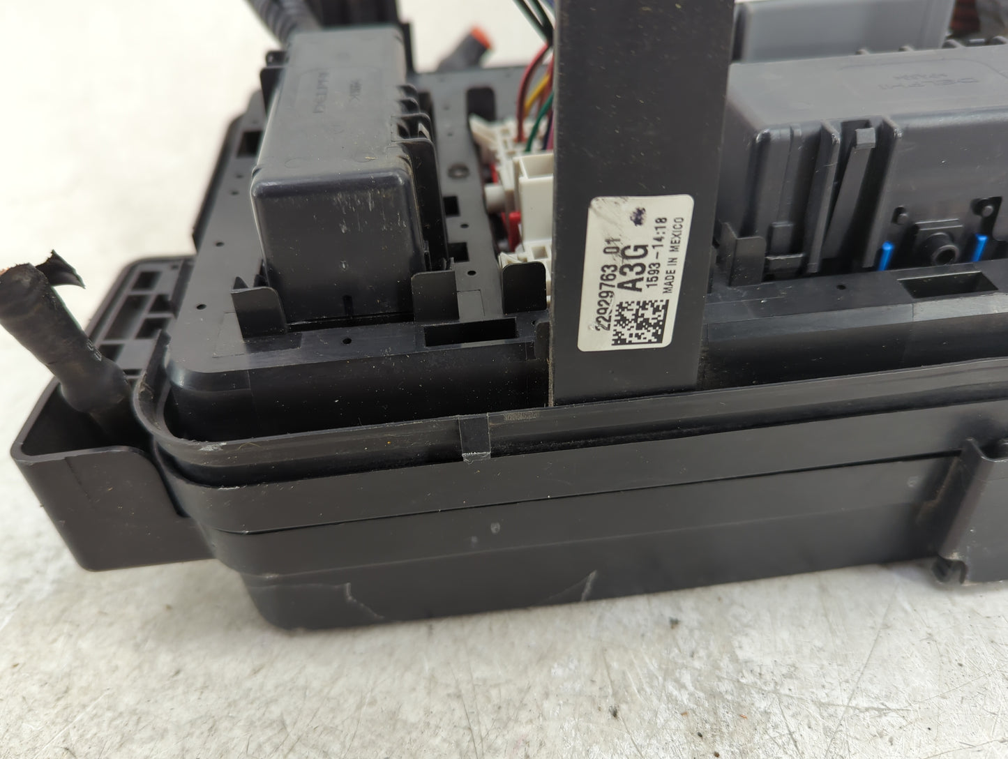 2013-2016 Chevrolet Equinox Fusebox Fuse Box Panel Relay Module P/N:22929763-01 Fits Fits 2013 2014 2015 2016 OEM Used Auto 